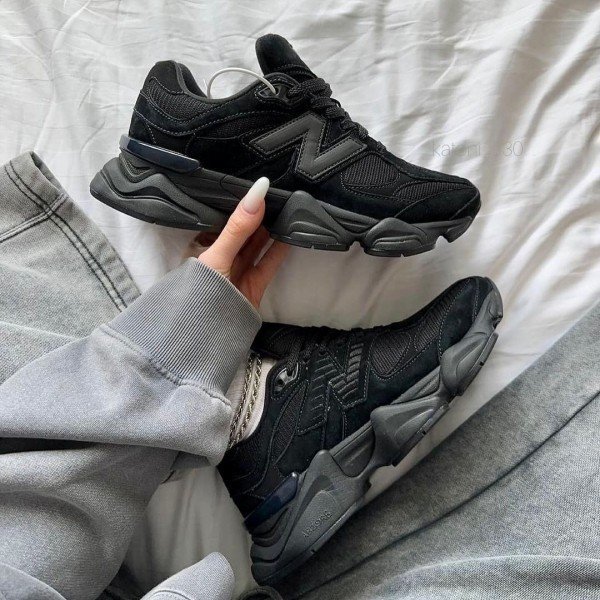 New Balance 9060 Full Black