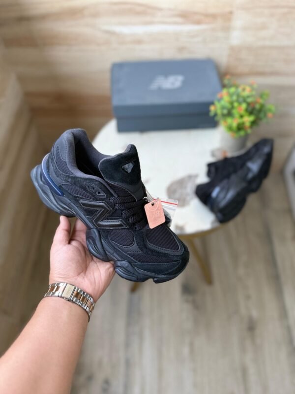 New Balance 9060 Triple Black